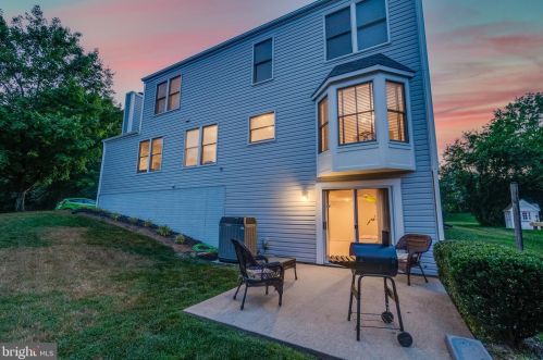 3803 Jocelyn Dr, Woodbridge, VA 22192-6418