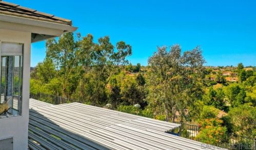 1597 Parkview Dr, Vista CA  92081-8750 exterior