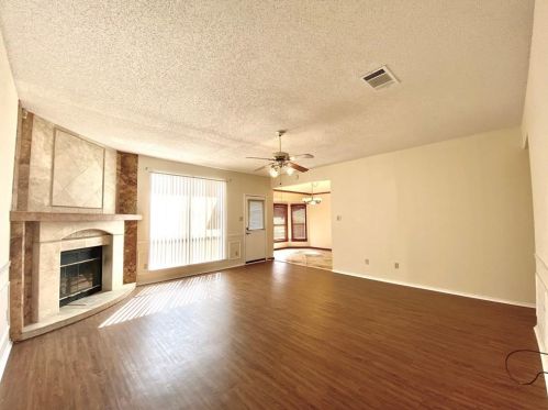 8804 Crestbrook Dr, Fort Worth, TX 76179-5070