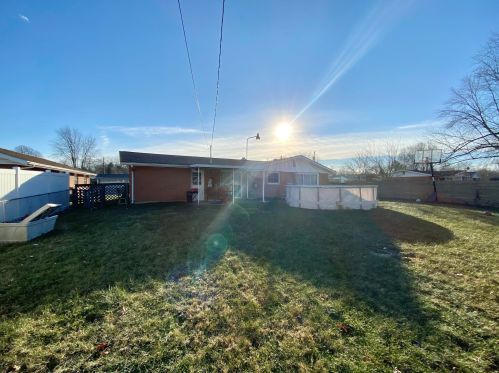 437 Geron Dr, Springfield, OH 45505-2803