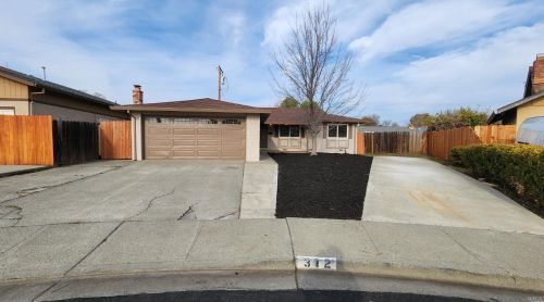 312 Folsom Dr, Vacaville, CA 95687-5512