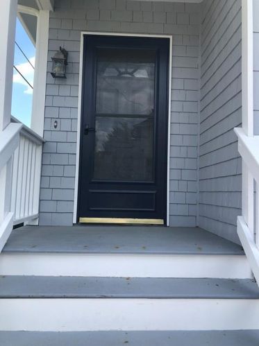51 Friendship St, Middletown, RI 02840-2209
