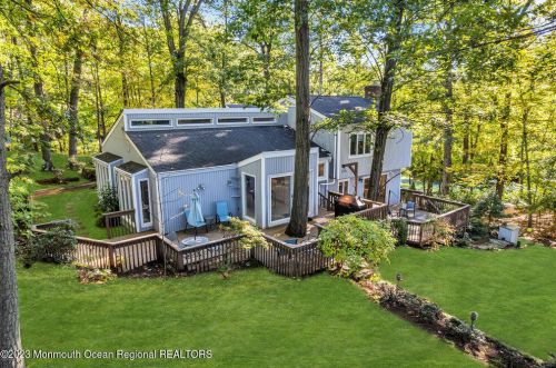 10 Lefferts Ct, Middletown NJ  07748-3031 exterior