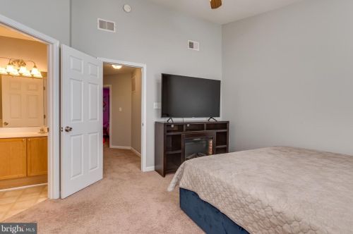 33 Holmes Dr, Charles Town WV 25414-4412 exterior