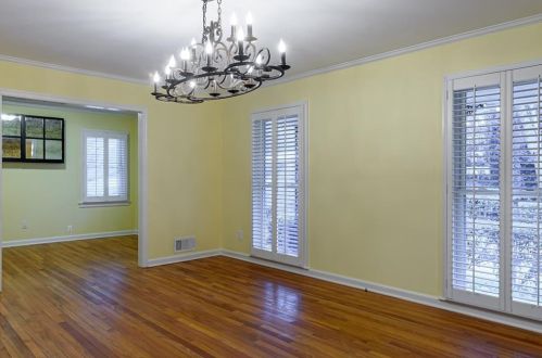 1543 Knob Hl Dr, Atlanta GA  30329-3208 exterior