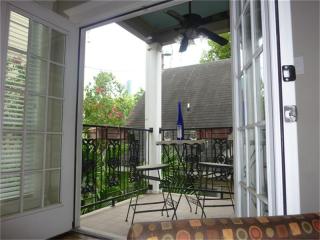 816 Sabine St, Houston TX  77007-7674 exterior