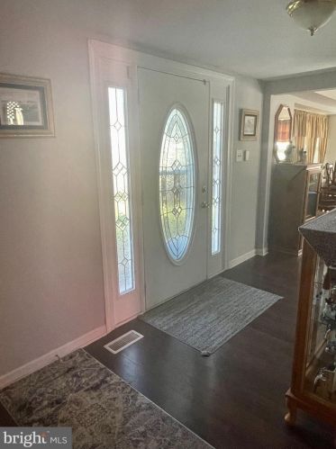 10 Trebing Ln, Willingboro, NJ 08046-3616