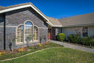 365 River Park Dr, Redding, CA 96003-5335