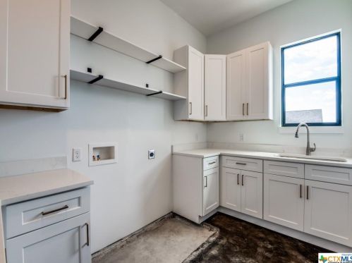 340 Warbler Dr, Spring Branch TX 78070-5064 exterior