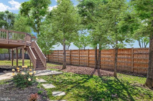 1003 Jeff Ryan Dr, Herndon VA  20170-3623 exterior