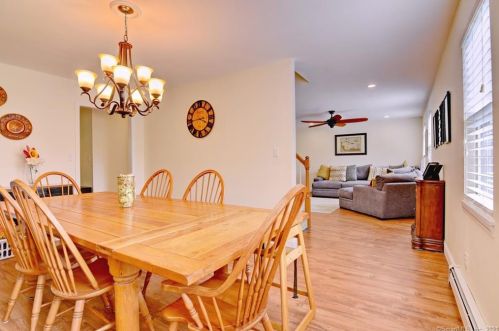 51 Middle Ave, Huntington, CT 06484-3949