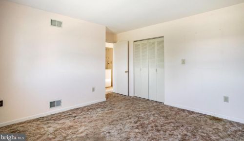 402 Coreopsis Dr, Lancaster PA  17602-1143 exterior