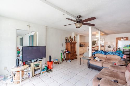 1607 Machado St, Honolulu HI  96819-3728 exterior