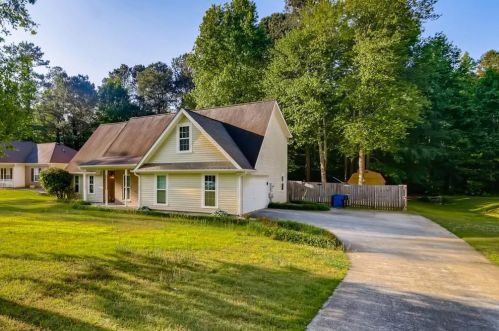 55 Rayner Dr, Newnan, GA 30265-1984
