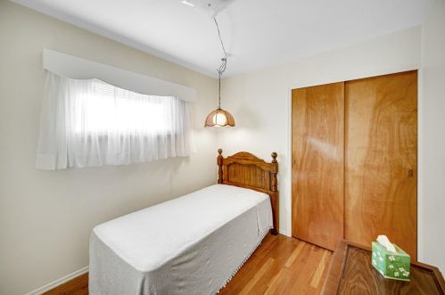 212 Virginia St, Hobart IN  46342-5884 exterior