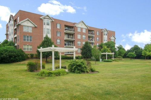 3100 Town Square Dr, Rolling Meadows IL  60008-2665 exterior