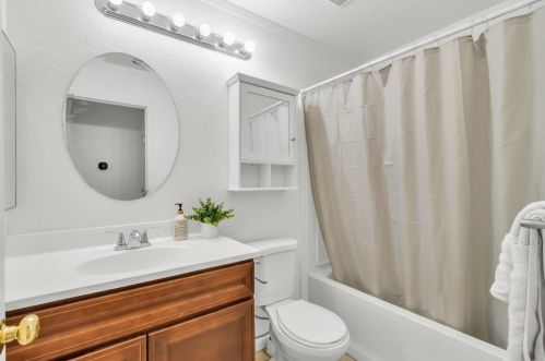 8616 Diamond Crest Ct, Elk Grove CA  95624-2848 exterior