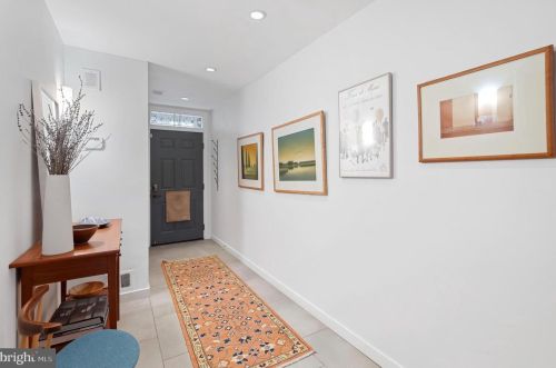 2050 Lombard St, Philadelphia, PA 19146-1315