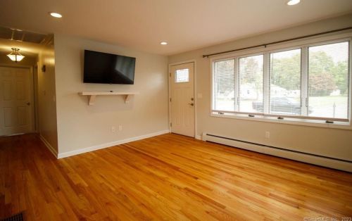 32 Laurel St, Southington CT  06489-1226 exterior