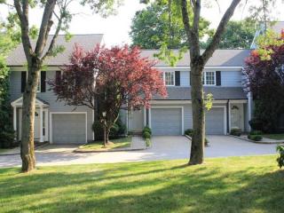 6 Ward Ln, Tokeneke, CT 06820-3638