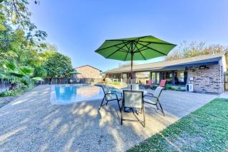 4821 Riverside Dr, Austin TX  78741-5269 exterior