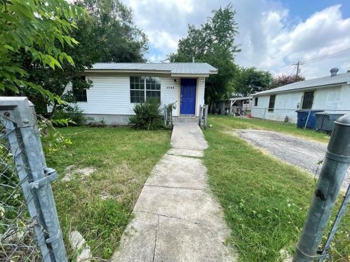 1124 Christie Dr, Austin TX  78721-2643 exterior