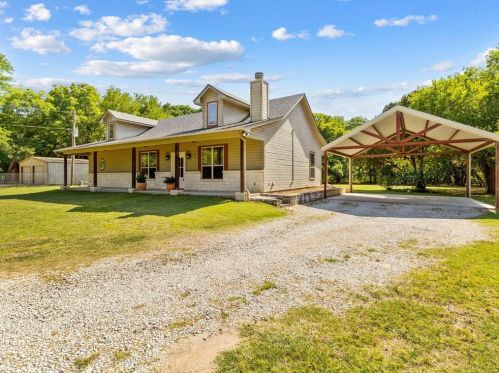 201 Bluebonnet Ct, Fort Worth TX  76035-5861 exterior