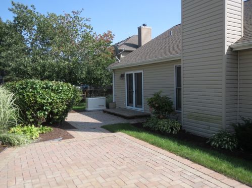 208 Julie Ln, Pingree Grove IL  60140-8393 exterior