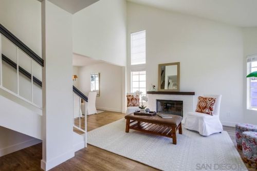 1376 Darwin Dr, Oceanside CA  92056-6618 exterior