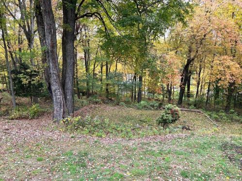 8 Captains Watch, Huntington CT  06484-5914 exterior