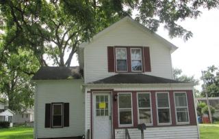 411 River St, Momence, IL 60954-0016