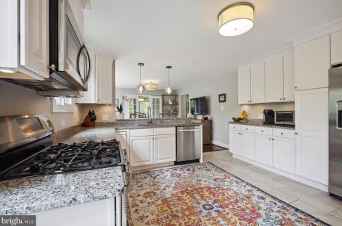 136 Downing Dr, Severna Park, MD 21146-1006