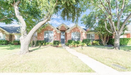 334 Touchdown Dr, Irving TX  75063-5340 exterior