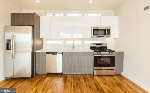 1764 Hope St, Philadelphia, PA 19122-3231