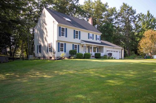 8 Cathedral Cir, Nashua, NH 03063-2719