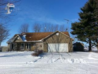 212 Maple St, Lindenwood, IL 61049-7706