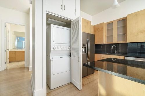 555 5th St, Austin TX  78701-3796 exterior