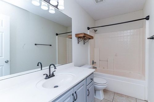 5624 Northfield Dr, Fort Worth TX  76179-3749 exterior