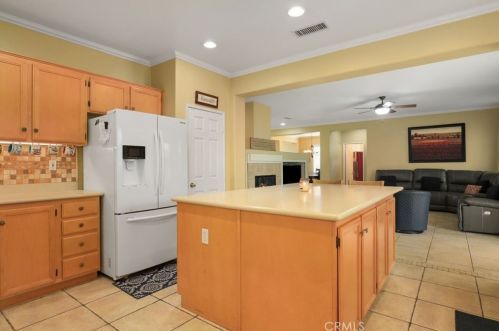 12595 Orangeblossom Ln, Riverside CA  92503-7058 exterior