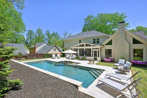 6930 Hunters Knl, Atlanta GA  30328-1763 exterior
