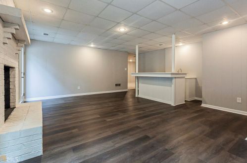 810 Mabry Rd, Atlanta GA  30328-2662 exterior