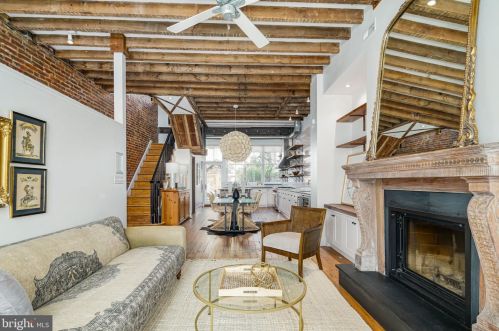 821 Fitzwater St, Philadelphia, PA 19147-2836