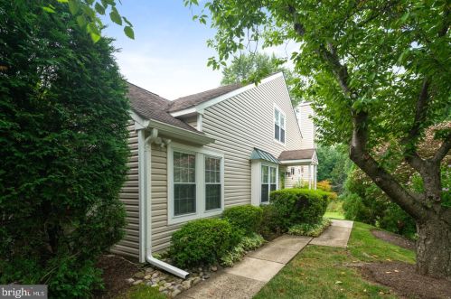4107 Potters Pl, Southampton, PA 18966-5530