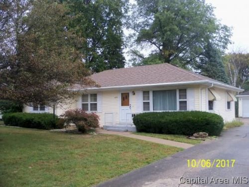 1433 Passavant Dr, Jacksonville, IL 62650-1128