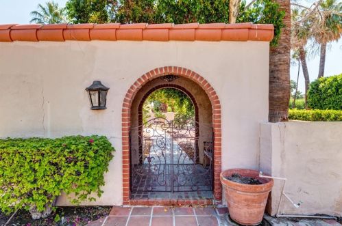 580 The Palms St, Palm Springs, CA 92262-4738