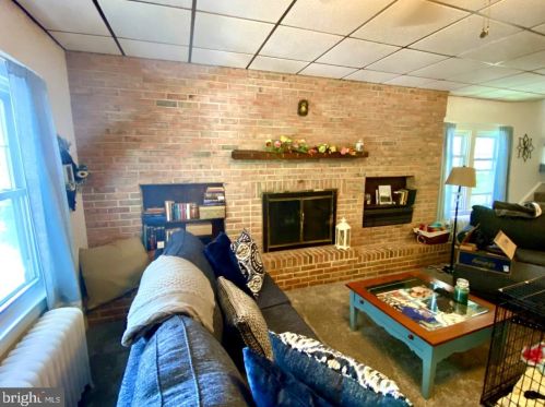 1958 3rd Ave, Primrose, PA 17901-2013