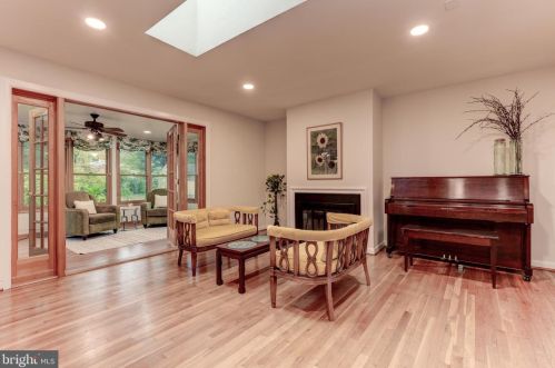 3814 Ivydale Dr, Annandale, VA 22003-2005