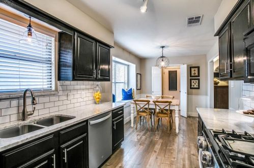 2008 Toulon Ln, Carrollton TX 75007-2204 exterior