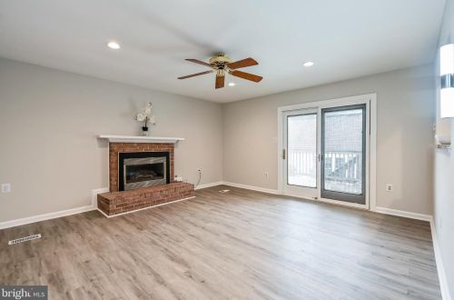 5074 Queens Wood Dr, Springfield VA  22015-1530 exterior