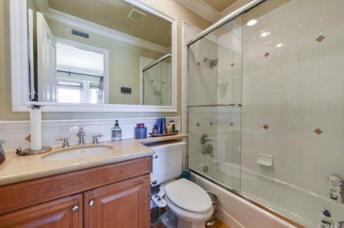 25 Blue Smt, Irvine CA  92603-0168 exterior
